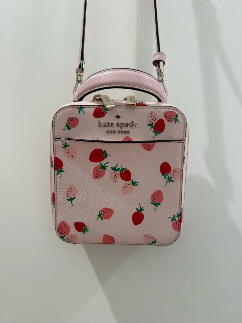 kate spade New York DAISY STRAWBERRIES CROSSBODY